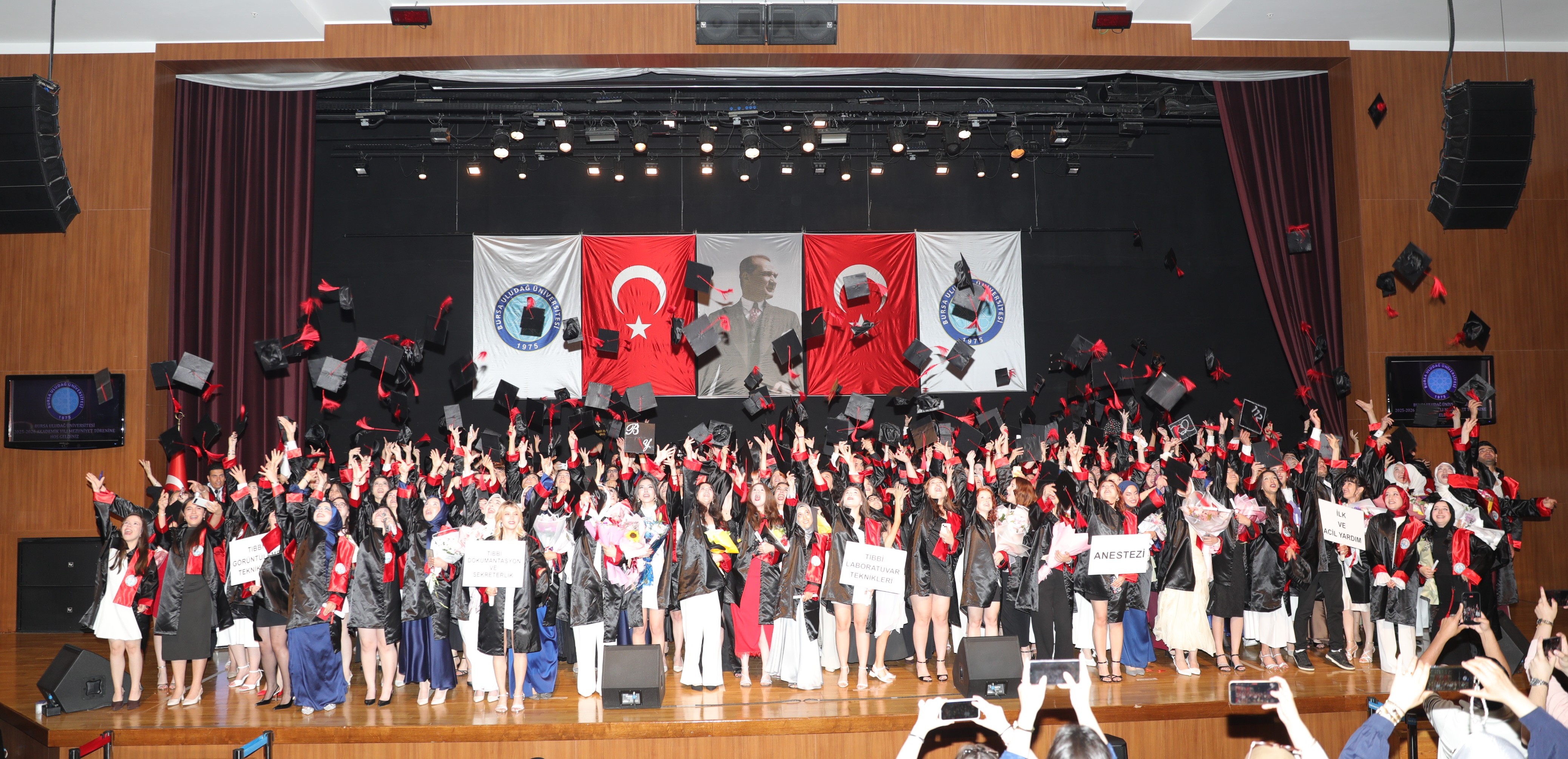 MESLEK YÜKSEKOKULUMUZDA 2026 MEZUNİYET SEVİNCİ
